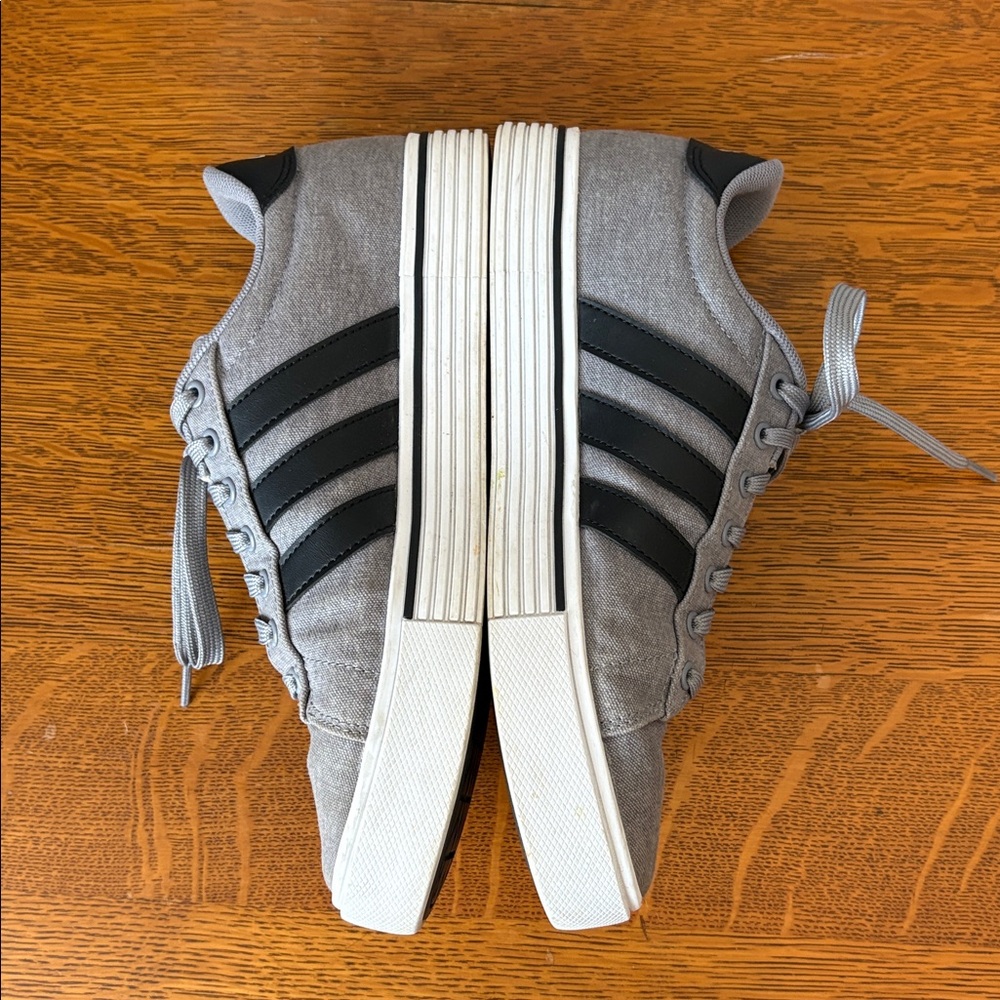 Adidas Daily 4.0 Unisex Gray Black Low Profile Casual Sneaker Lace Up 7.5 or 9 - Picture 7 of 13